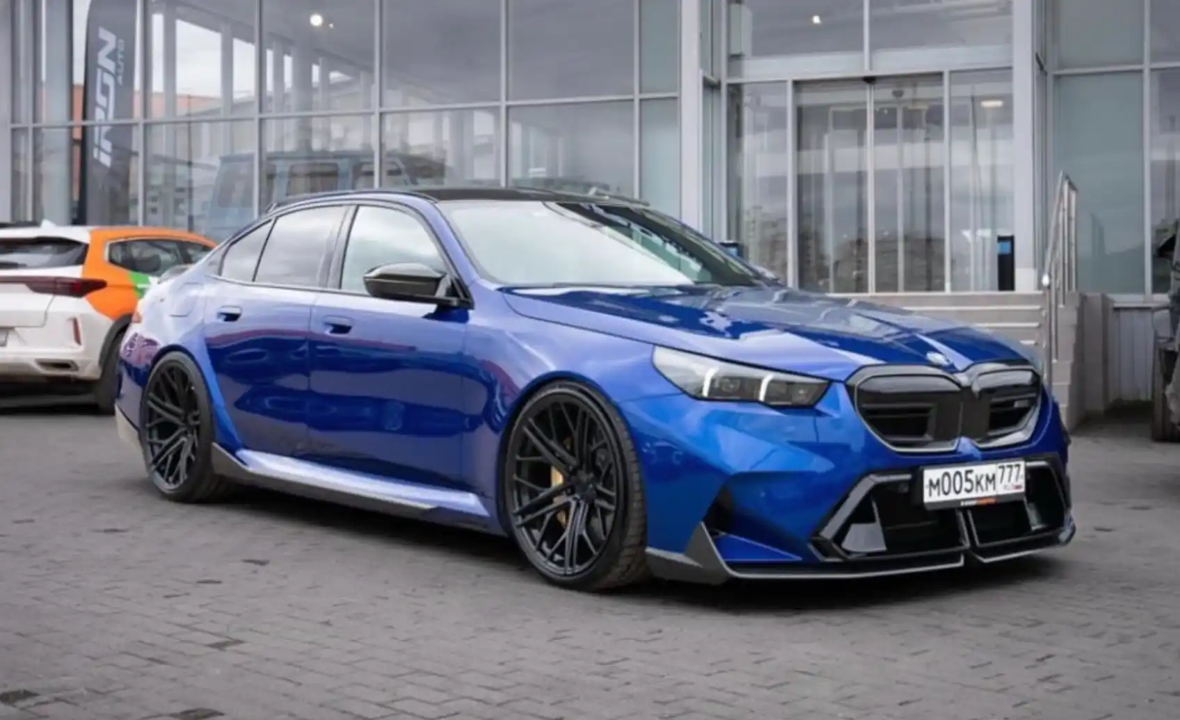 BMW M5 G90 на 22" кованых дисках Advanced Forged